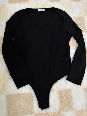 Short Story Petite Sculpt Black Long Sleeve V-Neck Bodysuit